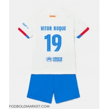 Barcelona Vitor Roque #19 Udebanetrøje Børn 2023-24 Kortærmet (+ Korte bukser)