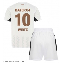 Bayer Leverkusen Florian Wirtz #10 Udebanetrøje Børn 2024-25 Kortærmet (+ Korte bukser)