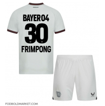 Bayer Leverkusen Jeremie Frimpong #30 Udebanetrøje Børn 2023-24 Kortærmet (+ Korte bukser)