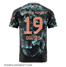 Bayern Munich Alphonso Davies #19 Udebanetrøje 2024-25 Kortærmet