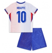 Frankrig Kylian Mbappe #10 Udebanetrøje Børn EM 2024 Kortærmet (+ Korte bukser)