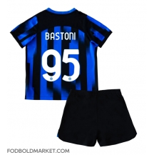 Inter Milan Alessandro Bastoni #95 Hjemmebanetrøje Børn 2023-24 Kortærmet (+ Korte bukser)