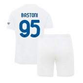 Inter Milan Alessandro Bastoni #95 Udebanetrøje Børn 2023-24 Kortærmet (+ Korte bukser)