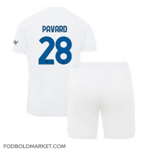 Inter Milan Benjamin Pavard #28 Udebanetrøje Børn 2023-24 Kortærmet (+ Korte bukser)