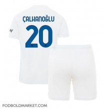 Inter Milan Hakan Calhanoglu #20 Udebanetrøje Børn 2023-24 Kortærmet (+ Korte bukser)