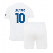 Inter Milan Lautaro Martinez #10 Udebanetrøje Børn 2023-24 Kortærmet (+ Korte bukser)