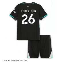 Liverpool Andrew Robertson #26 Udebanetrøje Børn 2024-25 Kortærmet (+ Korte bukser)