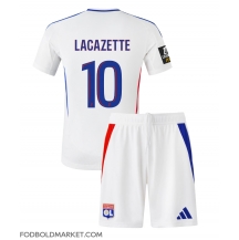 Olympique Lyonnais Alexandre Lacazette #10 Hjemmebanetrøje Børn 2024-25 Kortærmet (+ Korte bukser)