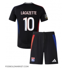 Olympique Lyonnais Alexandre Lacazette #10 Udebanetrøje Børn 2024-25 Kortærmet (+ Korte bukser)