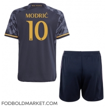 Real Madrid Luka Modric #10 Udebanetrøje Børn 2023-24 Kortærmet (+ Korte bukser)