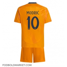 Real Madrid Luka Modric #10 Udebanetrøje Børn 2024-25 Kortærmet (+ Korte bukser)